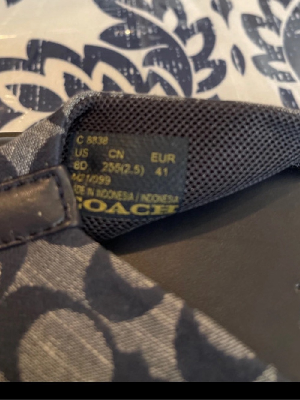COACH 🏖️NWOT Navy Signature Denim Straps Sz 8 Leather Offers Welcome No Callouts - Picture 3 of 3